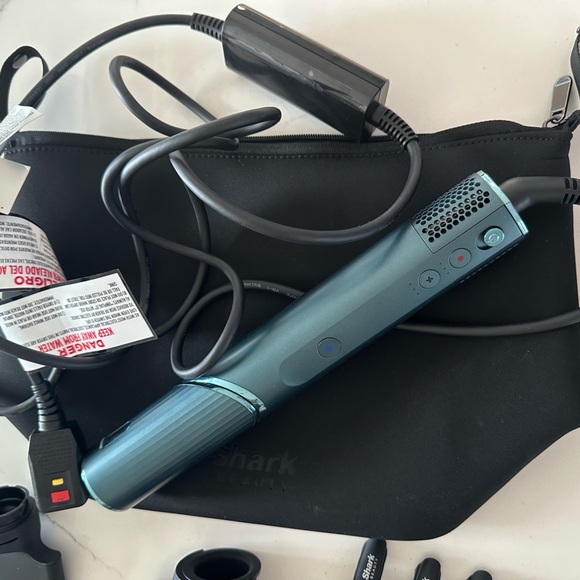 SHARK FlexStyle® FrizzFighter™ Finishing Tool Limited Edition Gift Set - Picture 3 of 3